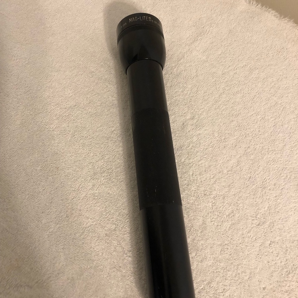 Genuine Mag Lite 3D Battery Security Flashlight 12 1/4” Long WORKS Made in USA
